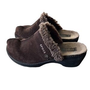 Crocs Womens Brown Faux Fur Leather Clogs Closed Toe Size 10